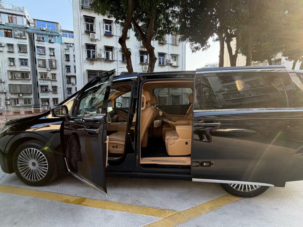 7座嵐圖夢想家商務車